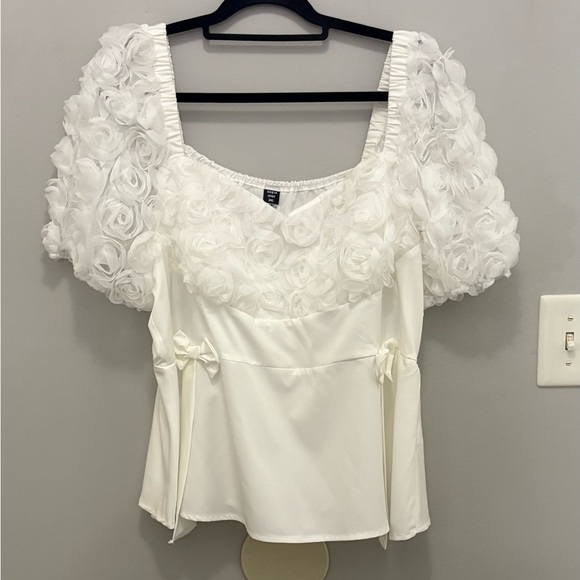 SHEIN Tops - SHEIN White Floral Textured Blouse